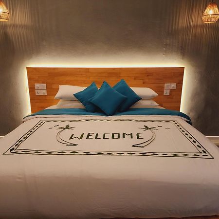 Dhigurah Beach Inn Exterior photo