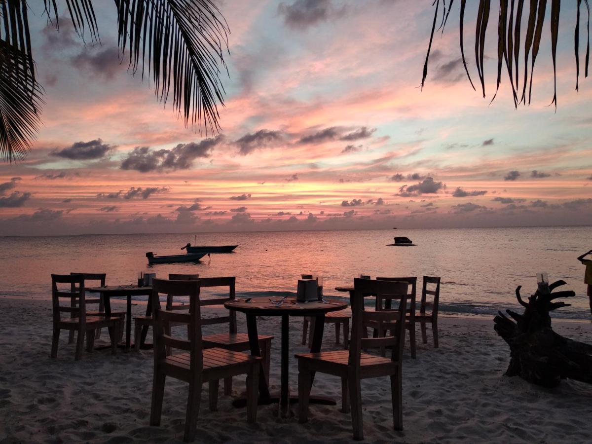 Dhigurah Beach Inn Exterior photo